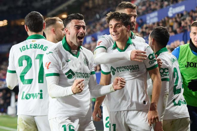 Diego Rico y Ramón Terrats celebran un gol en el Osasuna-Getafe (Foto: Cordon Press).