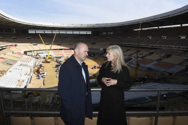 Louzán y Del Pozo conversan en su visita a las obras de La Cartuja.