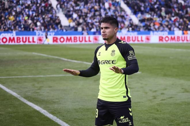 El Cucho Hernández celebra su primer gol con el Betis (Foto: Cordon Press).