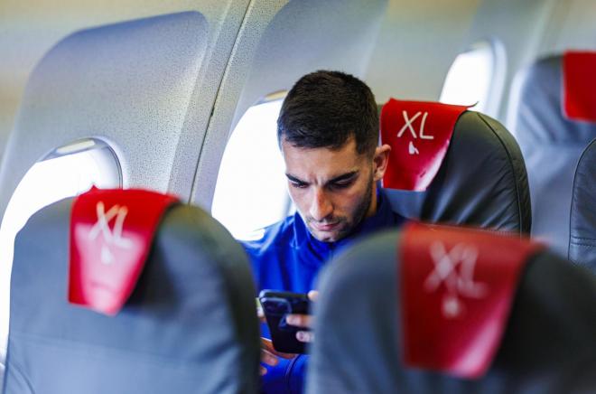 Ferran Torres, en el viaje de España a los Países Bajos (Foto: @SeFutbol).