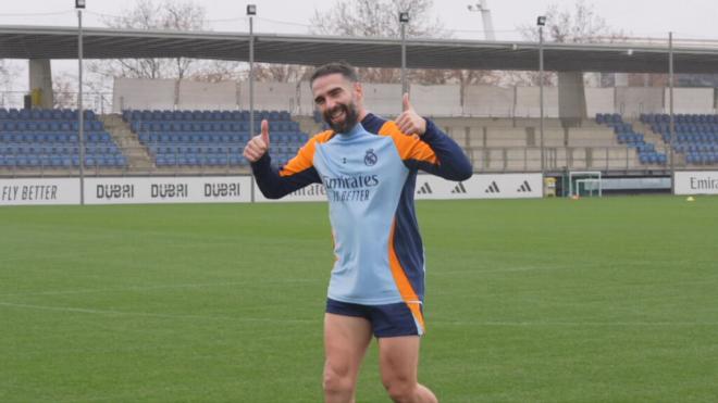 Dani Carvajal, entrenando por primera vez sobre el césped desde su lesión (RMTV)