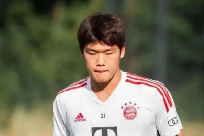 Guo Jiaxuan, durante su etapa en el Bayern de Múnich.