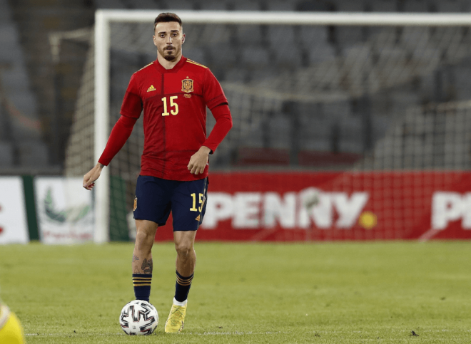 Mario Gila, con la Selección Española (Foto: @SEFutbol).