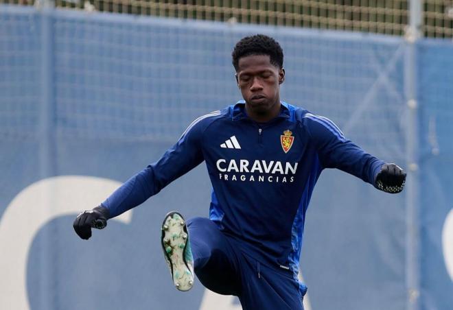 Yussif Saidu con el primer equipo. (Foto: Real Zaragoza)