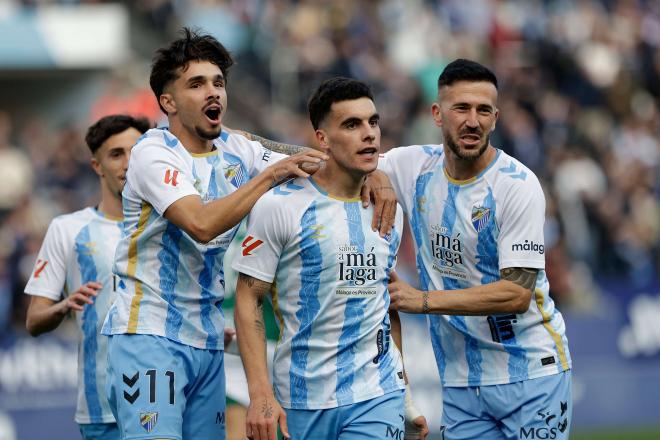 Julen Lobete celebra un gol en el Málaga-Racing de Ferrol (Foto: LaLiga).