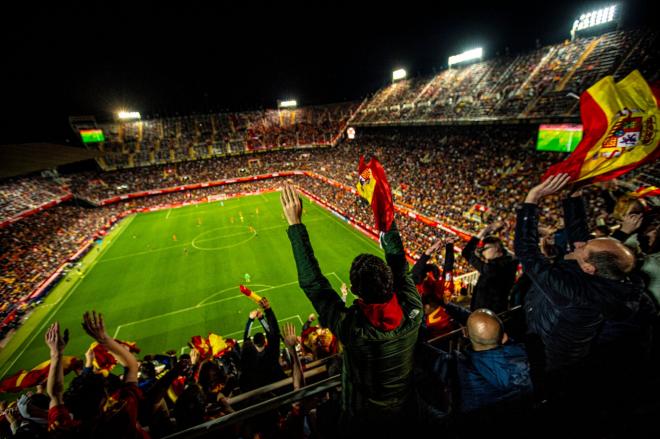 Mestalla de noche con España