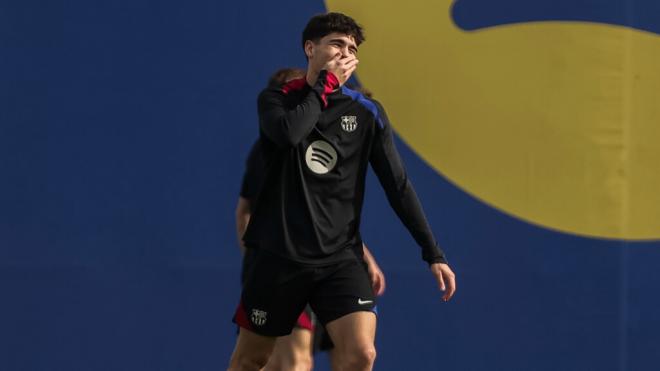 Pau Cubarsí en un entrenamiento del FC Barcelona (Europa Press)