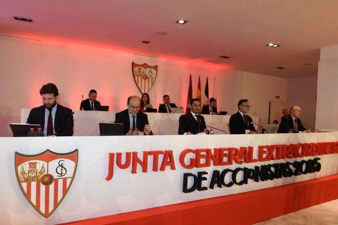 Imagen previa a la Junta de Accionistas (Foto: Kiko Hurtado).