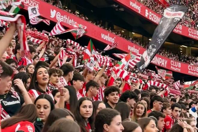 Ambiente joven entre los aficionados en las gradas de San Mamés (Foto: Athletic Club).