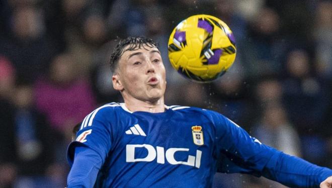 Fede Viñas, en un partido del Real Oviedo (Foto: LALIGA).