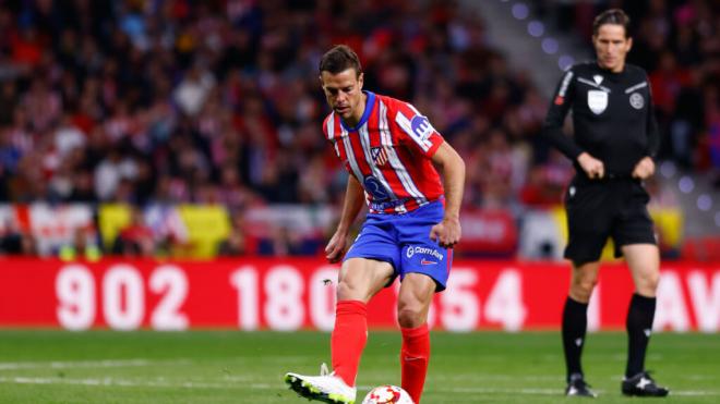 Azpilicueta y Munuera Montero en el Metropolitano (Europa Press)