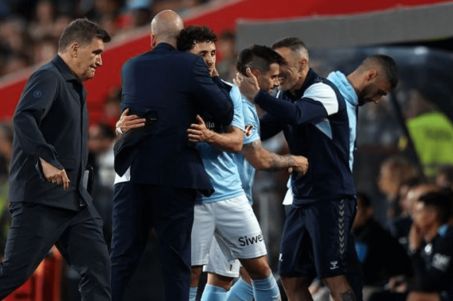 Claudio Giráldez se abraza con Durán, Nando Villa, con Alfon (Foto: LaLiga).