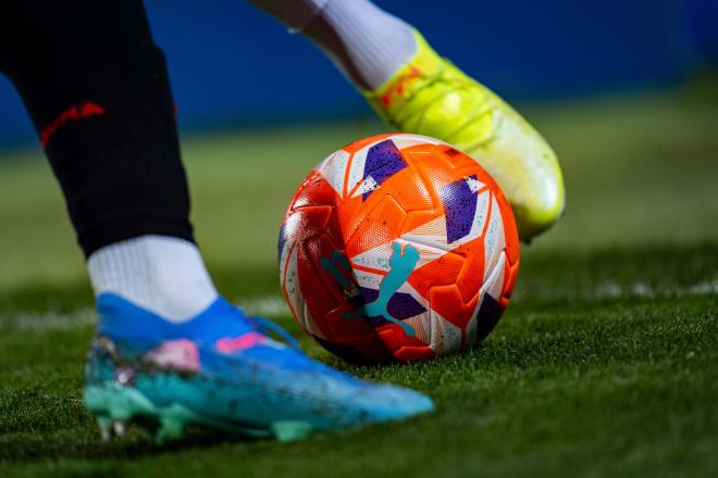 El balón naranja de LaLiga (Foto: Cordon Press).