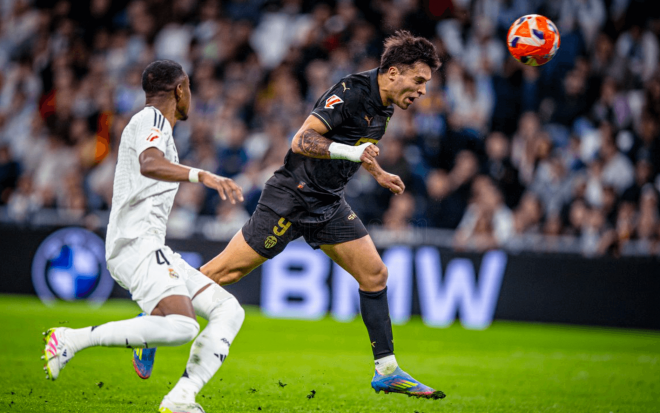 Hugo Duro marca al Real Madrid