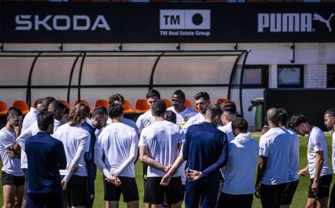 Carlos Corberán y el grupo. El sentir de