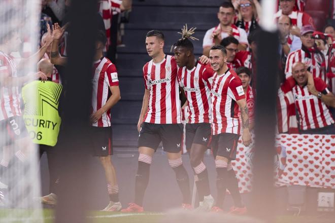 Gorka Guruzeta, Nico Williams y Alex Berenguer celebran un gol del Athletic Club (Foto: EuropaPress