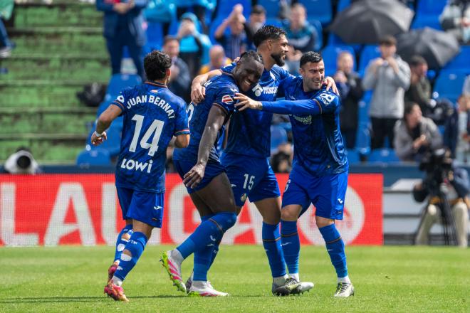 Los jugadores del Getafe celebran el gol de ALderete a Las Palmas (Foto: LaLiga).