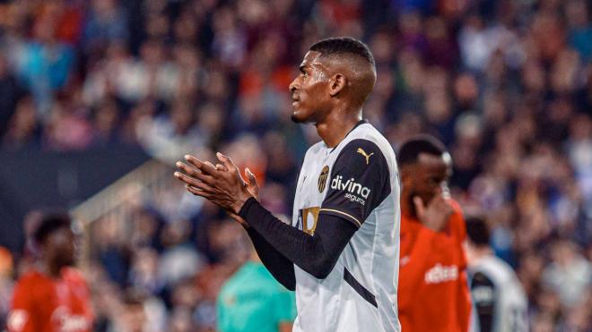 Cristhian Mosquera ante el Sevilla