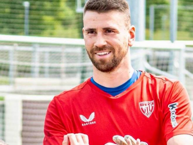 Un sonriente Unai Simón entrenando en Lezama (Foto: Athletic Club).