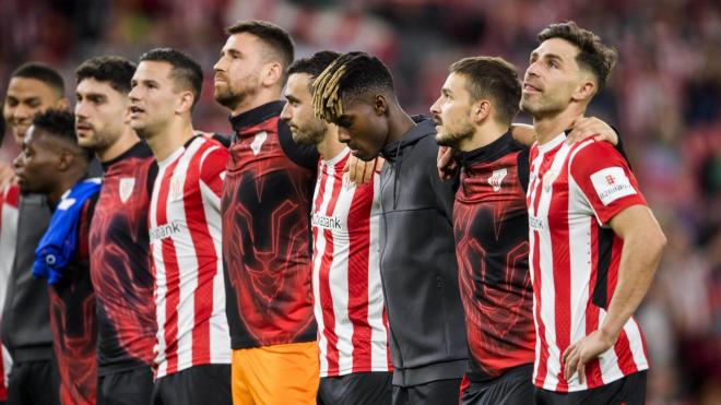 El equipo de Valverde agradece a la afición tras ganar ante el Rangers FC escocés en San Mamés (Foto: Athletic Club).