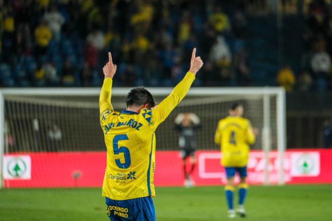 Javi Muñoz celebrando su gol contra el Atlético (EFE)