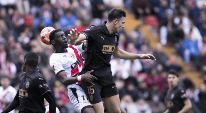 César Tárrega es fijo en el Rayo-Valencia (Foto: LALIGA)