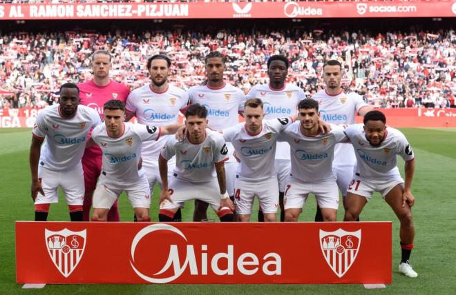 El primer once de Joaquín Caparrós para el Sevilla-Alavés (Foto: Kiko Hurtado).