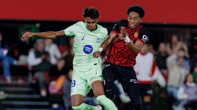 Lamine Yamal y Mojica durante el RCD Mallorca - FC Barcelona (Fuente: Cordon Press)