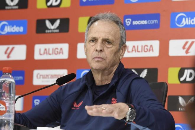 Joaquín Caparrós, en la rueda de prensa previa al partido ante Osasuna (Foto: Kiko Hurtado).
