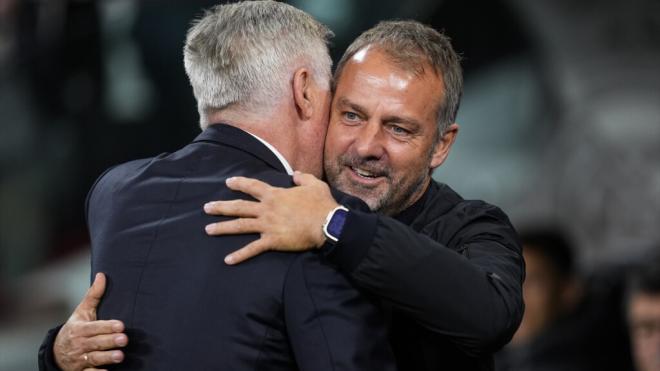 Carlo Ancelotti y Hansi Flick antes de un Clásico (Foto: Europa Press)