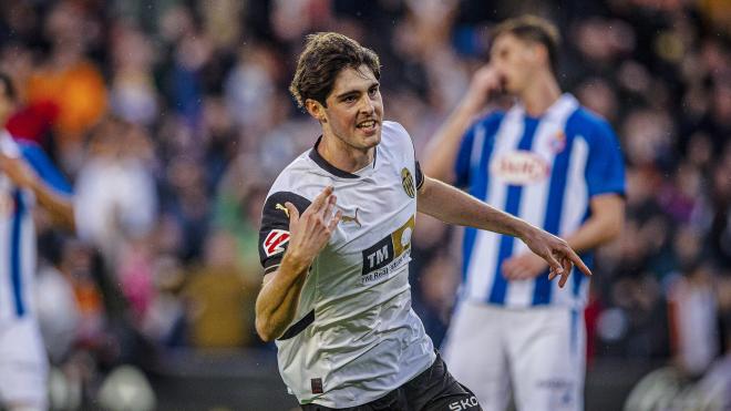 Gol de Javi Guerra al Espanyol que supuso el reparto de puntos en Mestalla