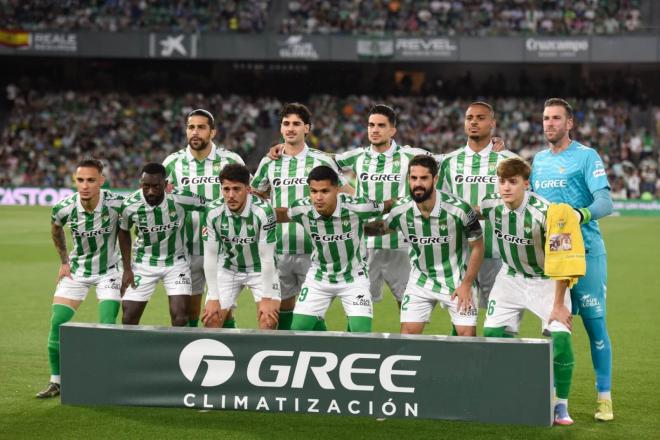 El once del Betis ante el Valladolid (Foto: Kiko Hurtado).