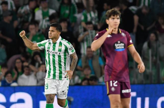Cucho Hernández celebra su gol al Valladolid (Foto: Kiko Hurtado)