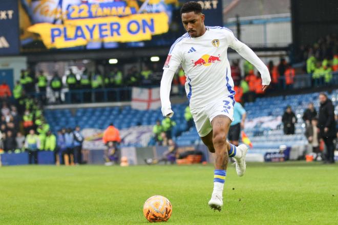 Junior Firpo, durante un encuentro con el Leeds (Foto: Cordon Press).