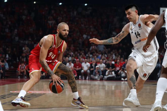 Lance del Olympiacos-Real Madridd del segundo partido del play off de la Euroliga (Foto: EFE).