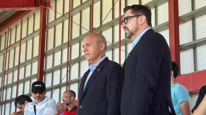 José María del Nido Benavente, junto a Dragutinovic (Foto: Redes Sociales).