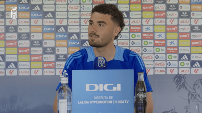 Álex Cardero, en sala de prensa con el Real Oviedo.