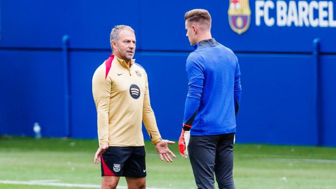 Hansi Flick Ter Stegen en un entrenamiento (Europa Press)