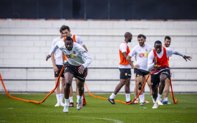 Sadiq y Diakhaby apuntan al once titular como Enzo Barrenechea