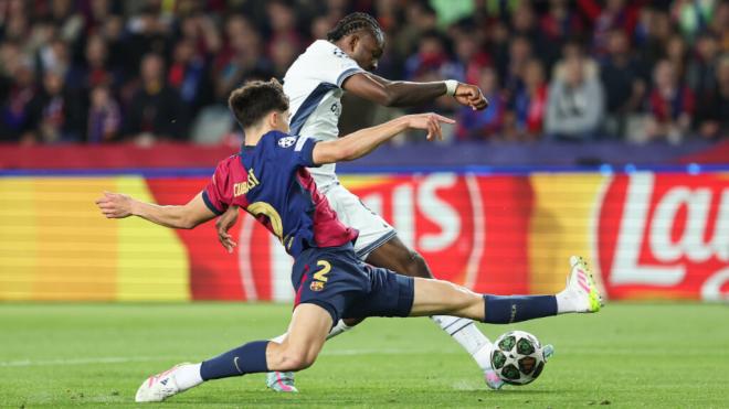 El corte de Pau Cubarsí a Marcus Thuram (Fuente: Europa Press)