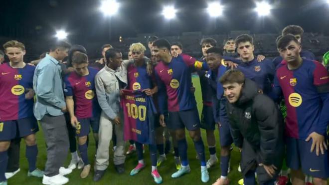 Lamine Yamal, celebra serio sus 100 partidos con el Barça (Movistar+)