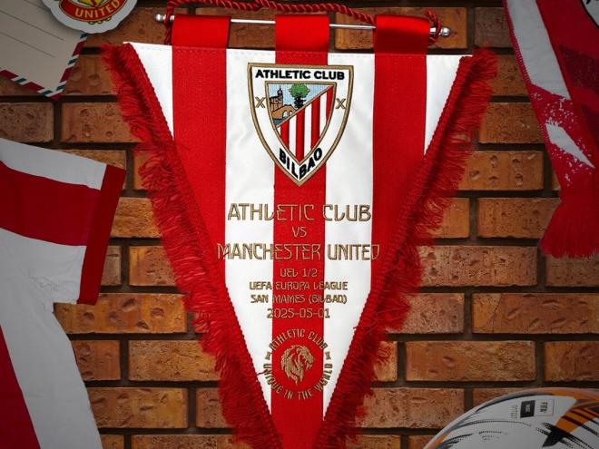 Banderín del cruce europeo de 2025 ante el Manchester United en San Mamés (Foto: Athletic Club).