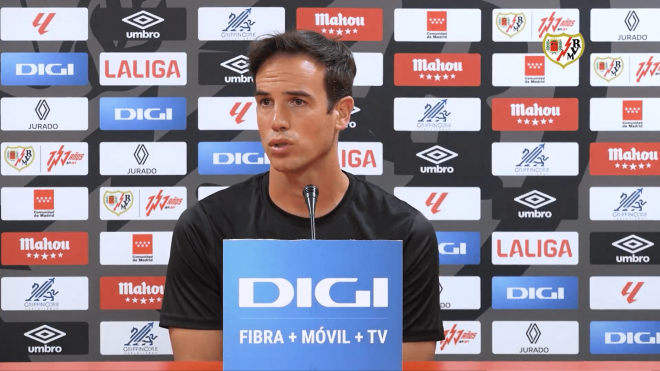 Íñigo Pérez, en rueda de prensa del Rayo Vallecano.