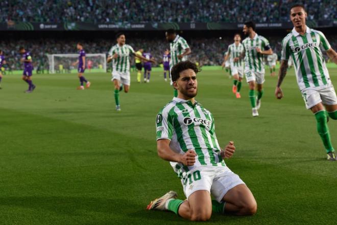 Ez Abde, celebrando su gol ante la Fiore (Foto: Kiko Hurtado).