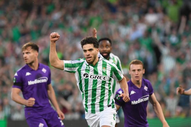 Ez Abde celebra su gol a la Fiorentina (Foto: Kiko Hurtado)
