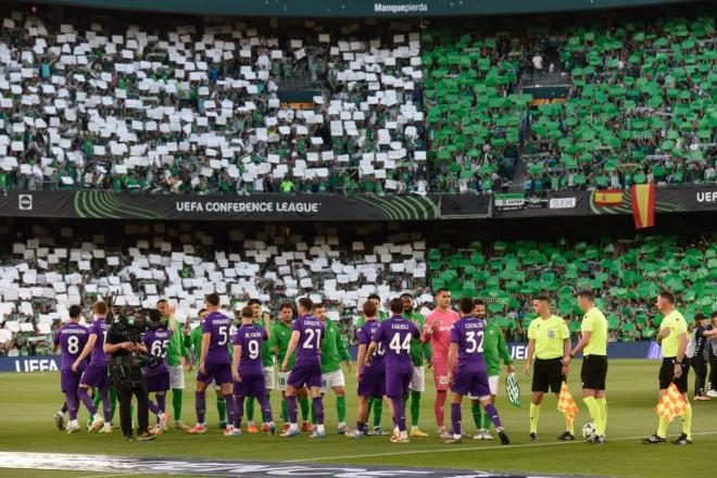 La alineación del Betis contra la Fiorentina (Foto: Kiko Hurtado)