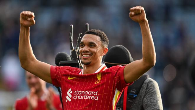 Alexander-Arnold en un partido con el Liverpool (Cordon Press)