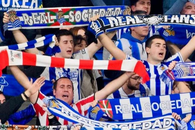 Las aficiones comparten grada en un derbi vasco en Anoeta (Foto: Athletic Club).