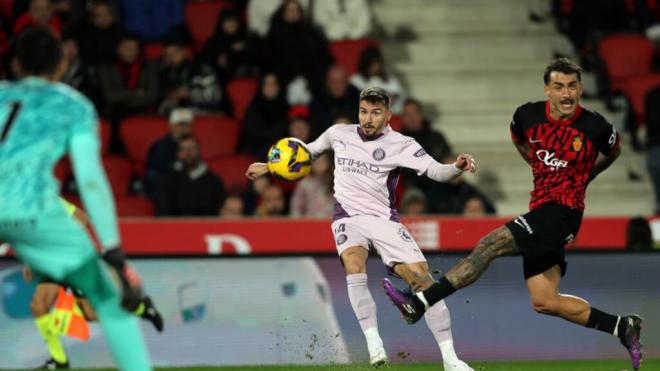 Portu dispara a puerta, durante el Mallorca-Girona (foto: LALIGA)