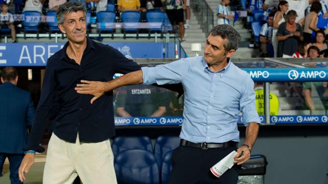 El saludo entre Imanol Alguacil y Ernesto Valverde en un derbi en Anoeta (Foto: Athletic Club).